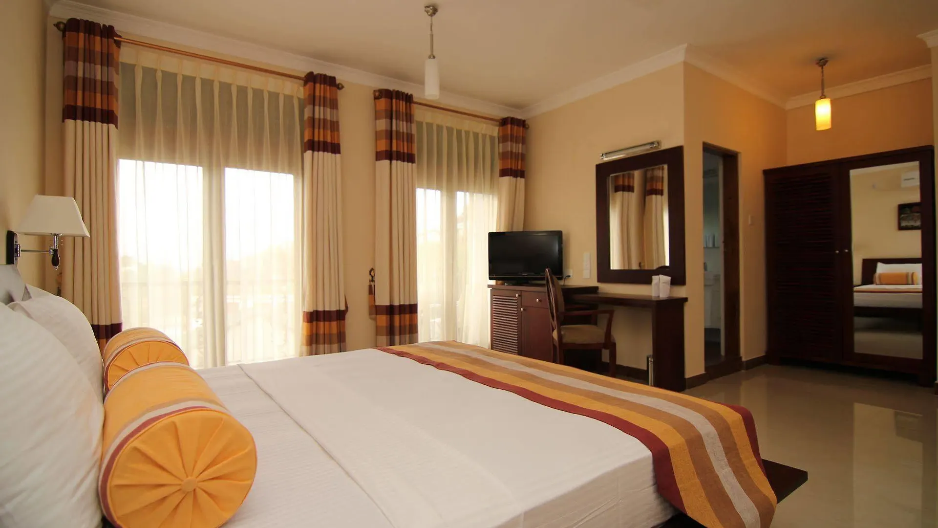 Serene Grand Hotel Kandy 3*,